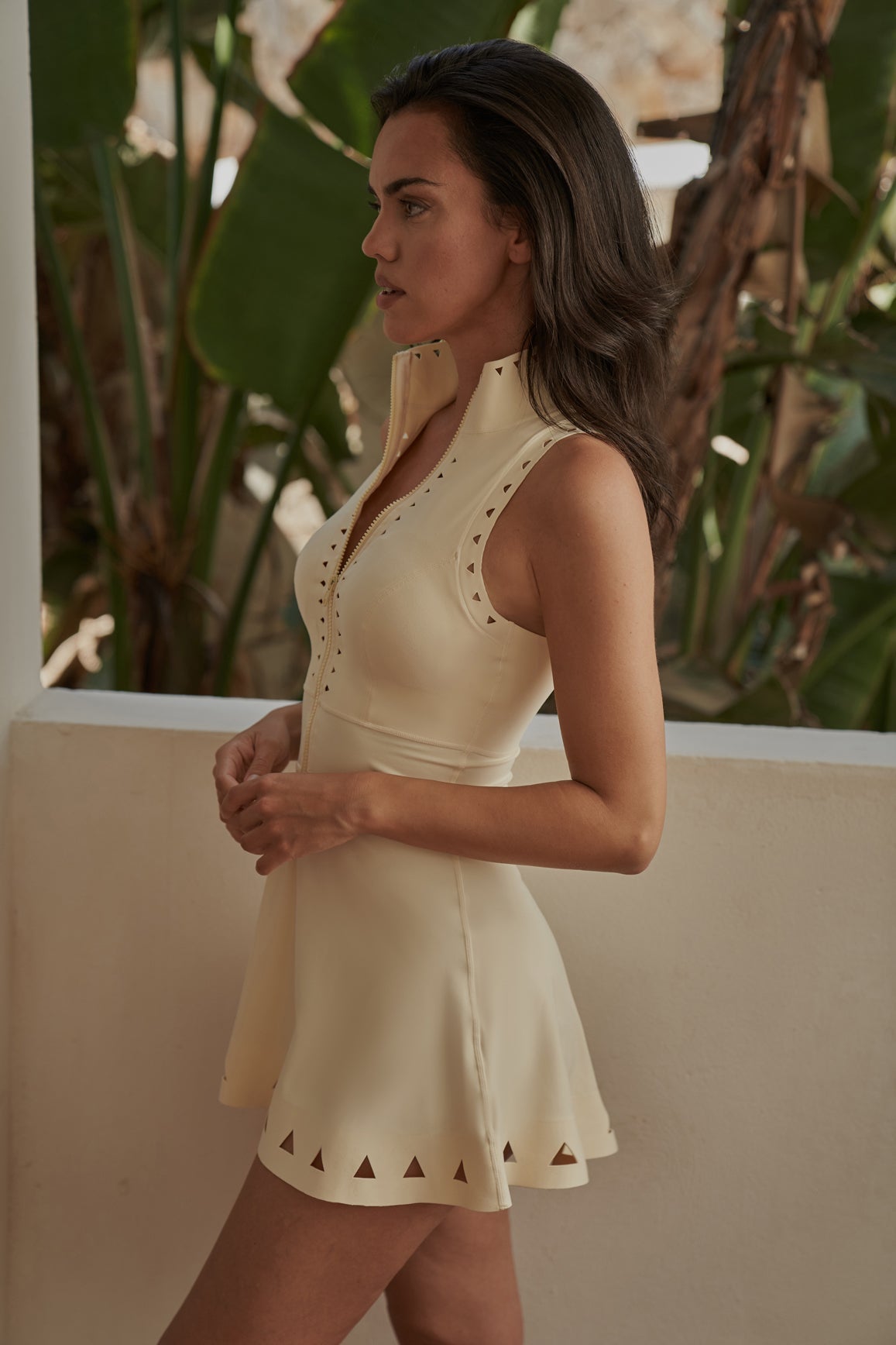 Robe somptueuse à découpes laser et fermeture éclair