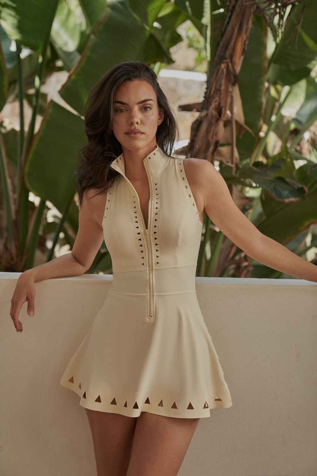 Robe somptueuse à découpes laser et fermeture éclair
