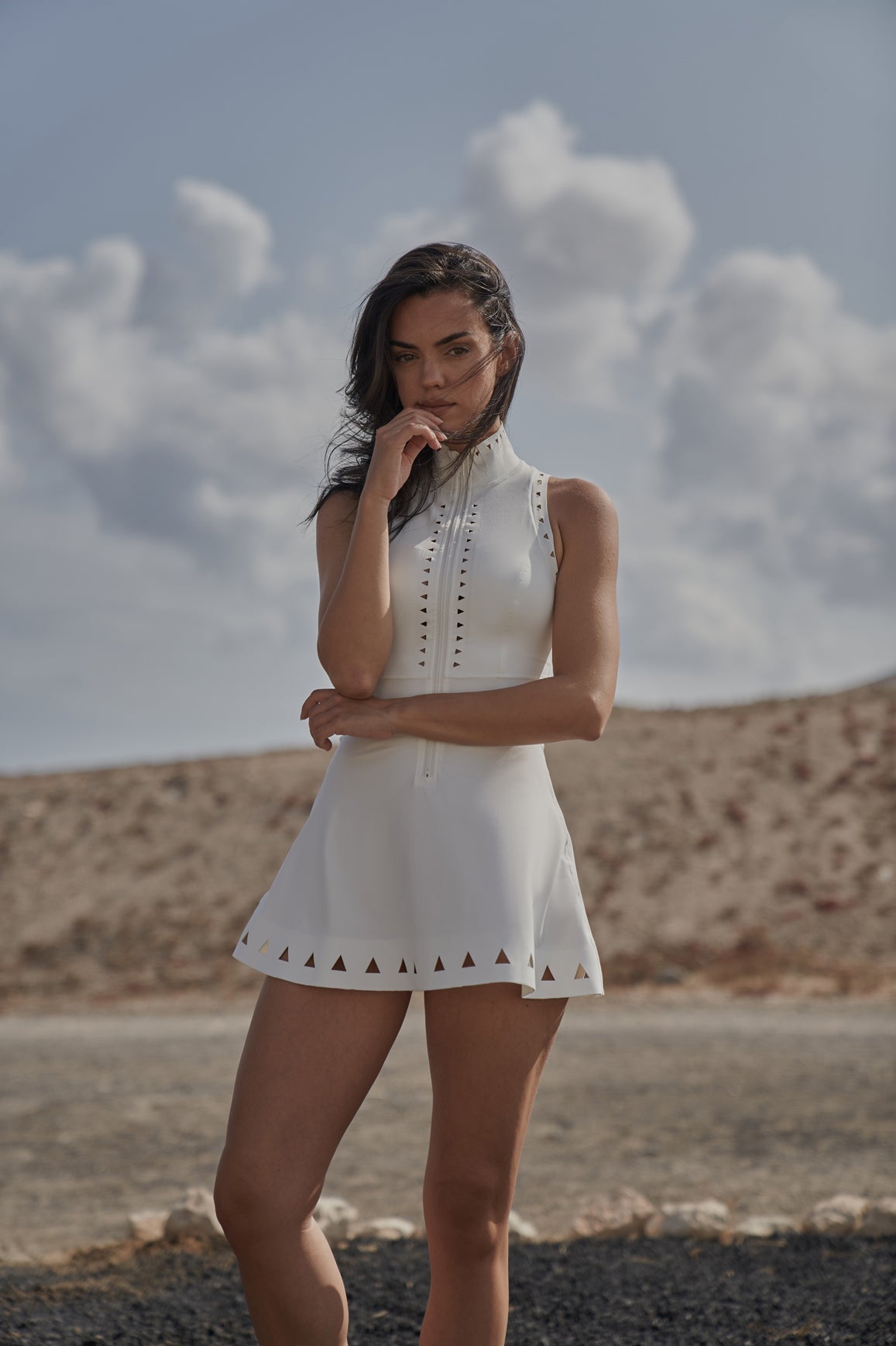 Robe somptueuse à découpes laser et fermeture éclair