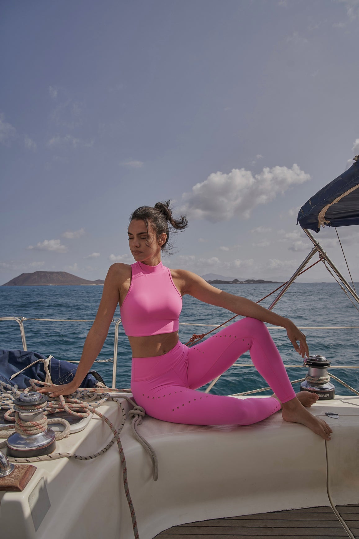 Soutien-gorge à col montant découpé en losange