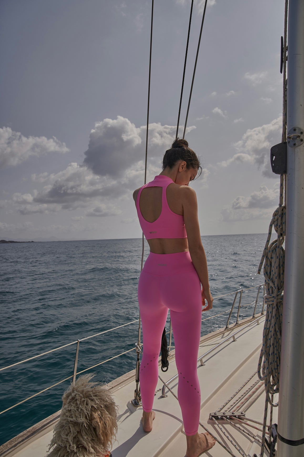 Soutien-gorge à col montant découpé en losange