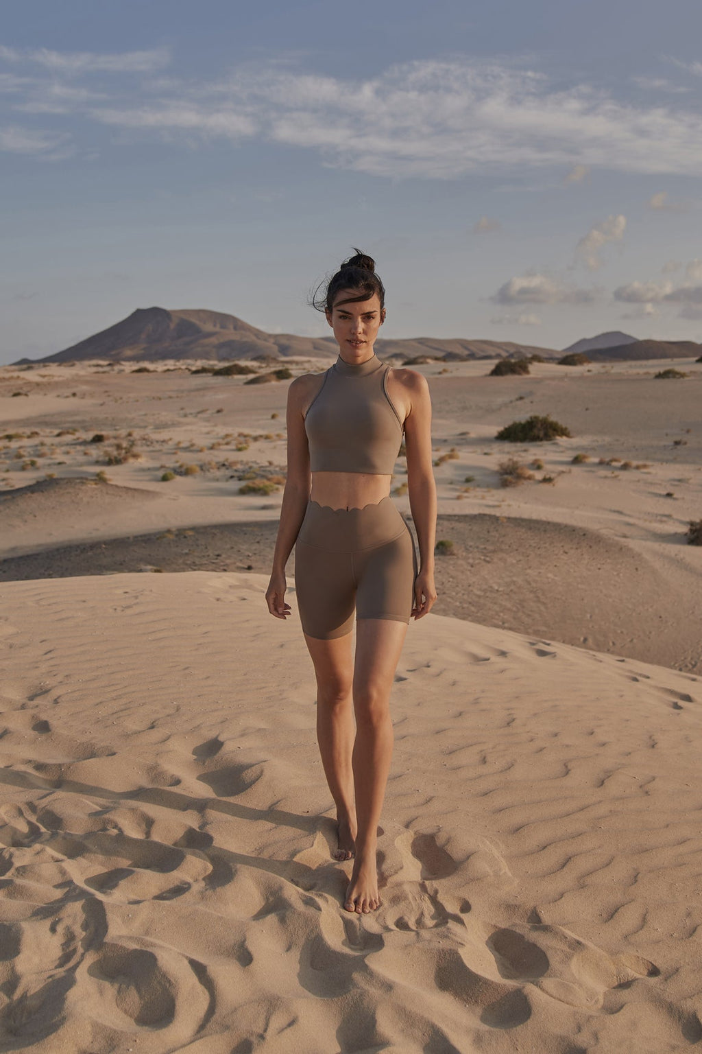 Soutien-gorge à col montant découpé en losange